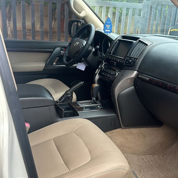 Toyota Land Cruiser • 2022 • 30,000 km 2