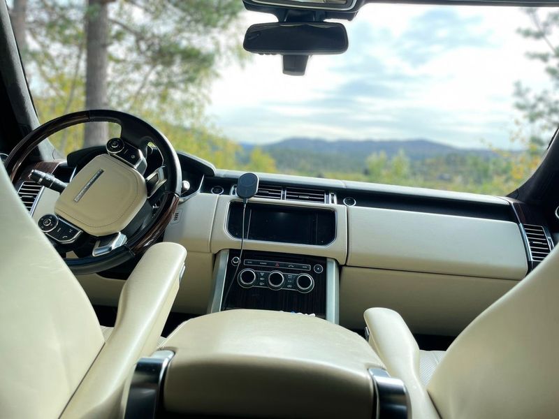 Land Rover Range Rover • 2014 • 148,000 km 4