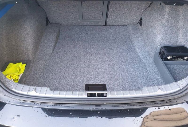 BMW 328i • 2008 • 249,999 km 2