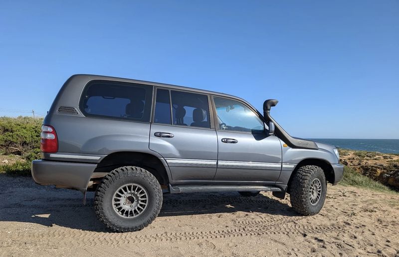 Toyota Land Cruiser • 2005 • 140,000 km 2