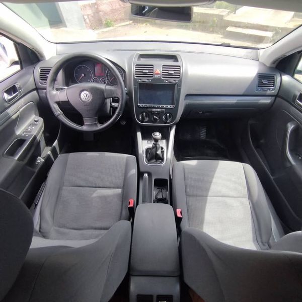 Volkswagen Jetta • 2009 • 189,000 km 5