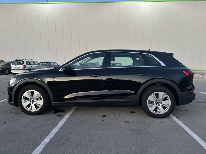 Audi e-tron • 2021 • 28,000 km 6