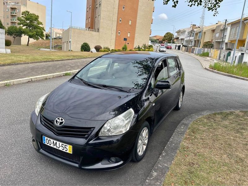 Toyota Verso • 2011 • 204,000 km 2