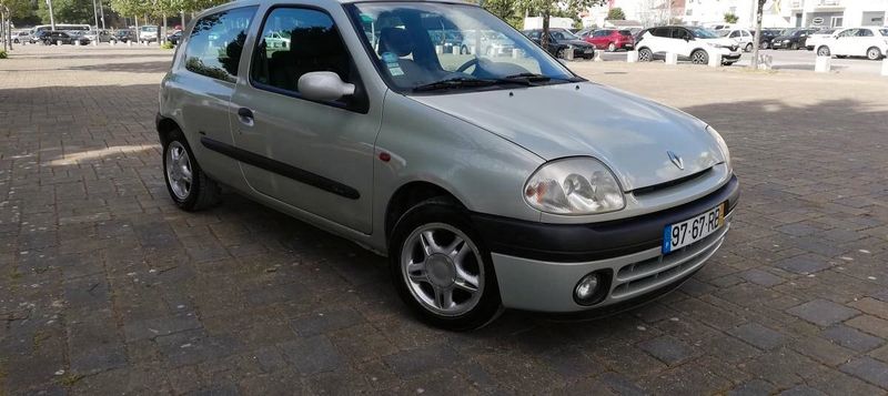 Renault Clio • 2001 • 119,999 km 8