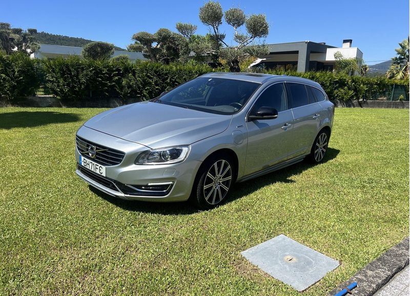 Volvo V60 • 2015 • 130,000 km 1