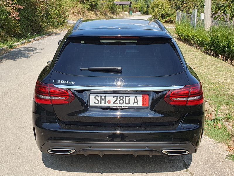 Mercedes-Benz C-Class • 2020 • 120,000 km 6