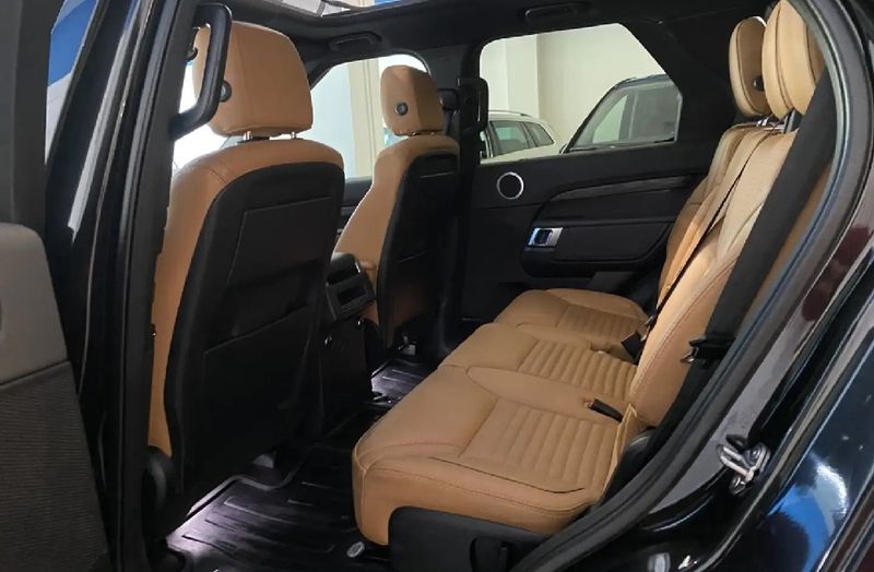 Land Rover Discovery • 2017 • 120,000 km 5