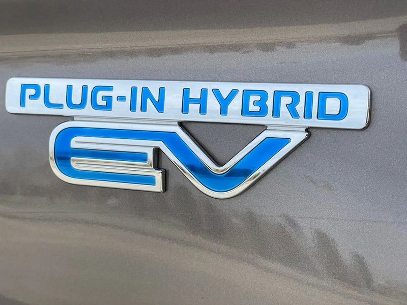 Mitsubishi Outlander • 2019 • 145,000 km 11