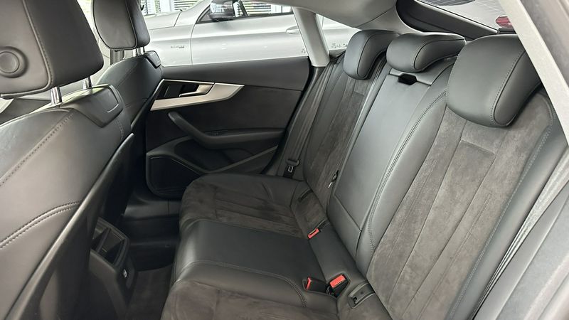 Audi A5 • 2018 • 190,000 km 4