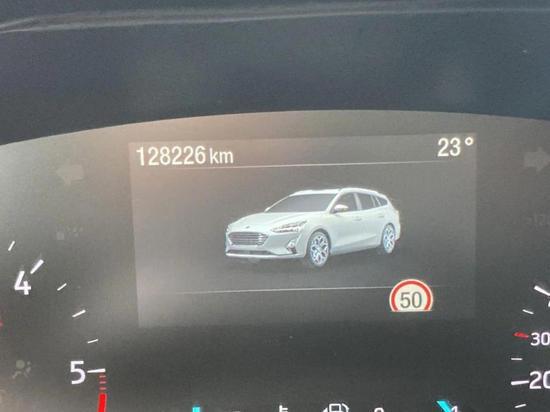 Ford Focus • 2018 • 121,000 km 3