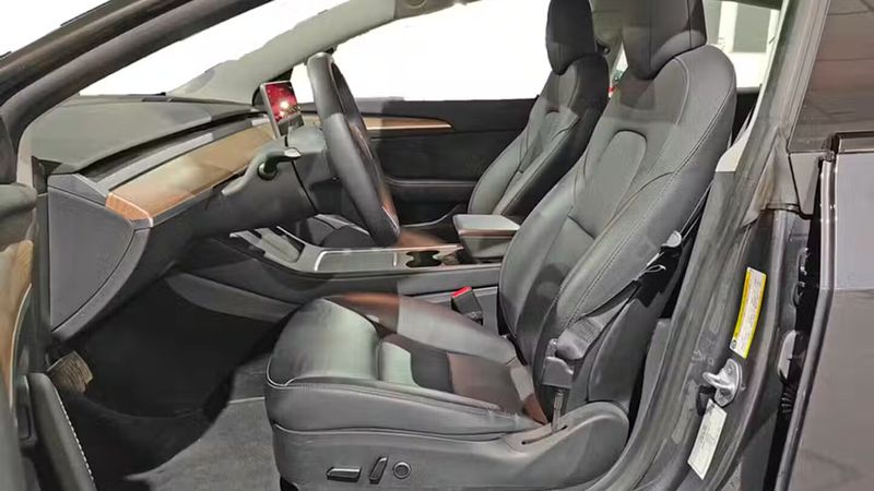 Tesla Model 3 • 2022 • 115,104 km 16