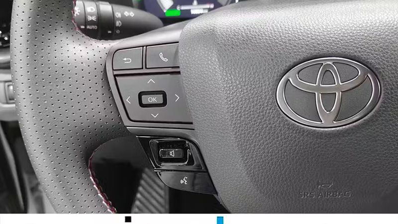 Toyota C-HR • 2024 • 10,834 km 9