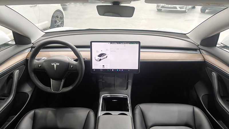 Tesla Model 3 • 2021 • 64,033 km 5