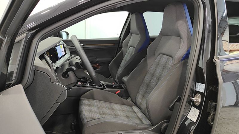 Volkswagen Golf • 2023 • 35,541 km 7