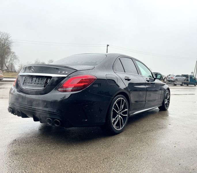 Mercedes-Benz C • 2020 • 28,000 km 3