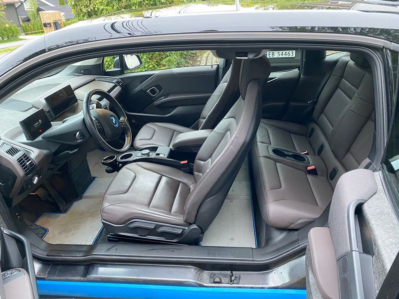 BMW i3 • 2019 • 26,000 km 5