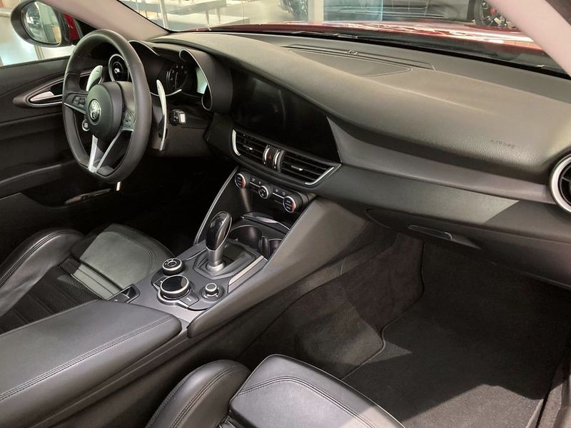 Alfa Romeo Giulia • 2017 • 94,300 km 4