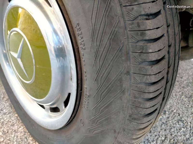 Mercedes-Benz 200 D • 1980 • 90,000 km 9