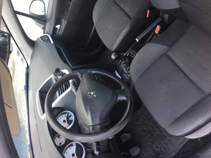 Peugeot 207 • 2008 • 218,000 km 1