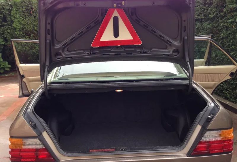 Mercedes-Benz 200 - 300 • 1987 • 149,000 km 2