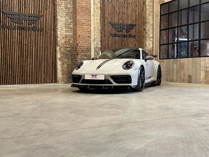 Porsche 911 • 2023 • 6,000 km 1