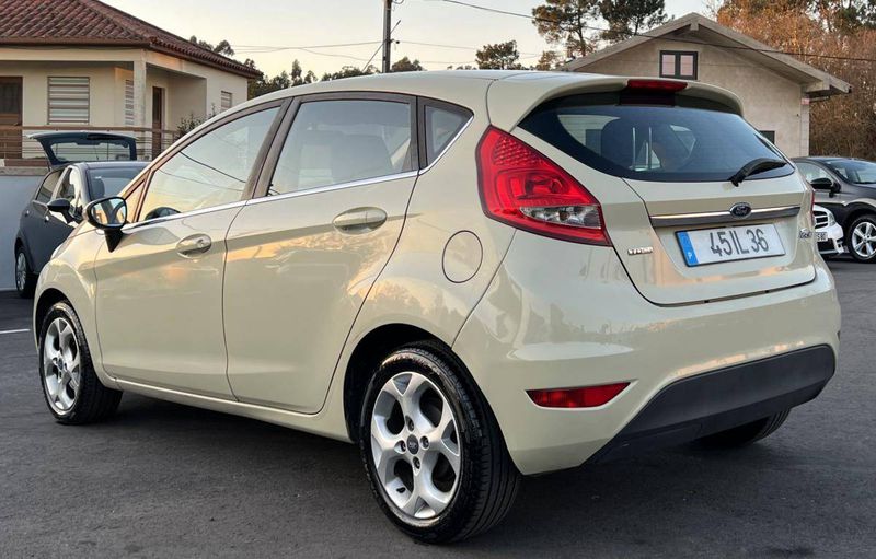 Ford Fiesta • 2009 • 194,000 km 2