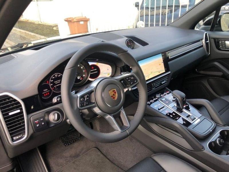 Porsche Cayenne • 2022 • 1,500 km 9