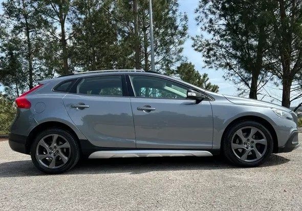 Volvo V40 • 2015 • 155,000 km 2