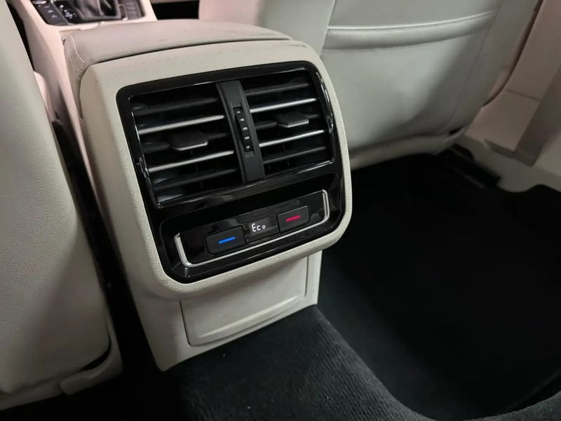 Volkswagen Passat • 2018 • 83,000 km 10
