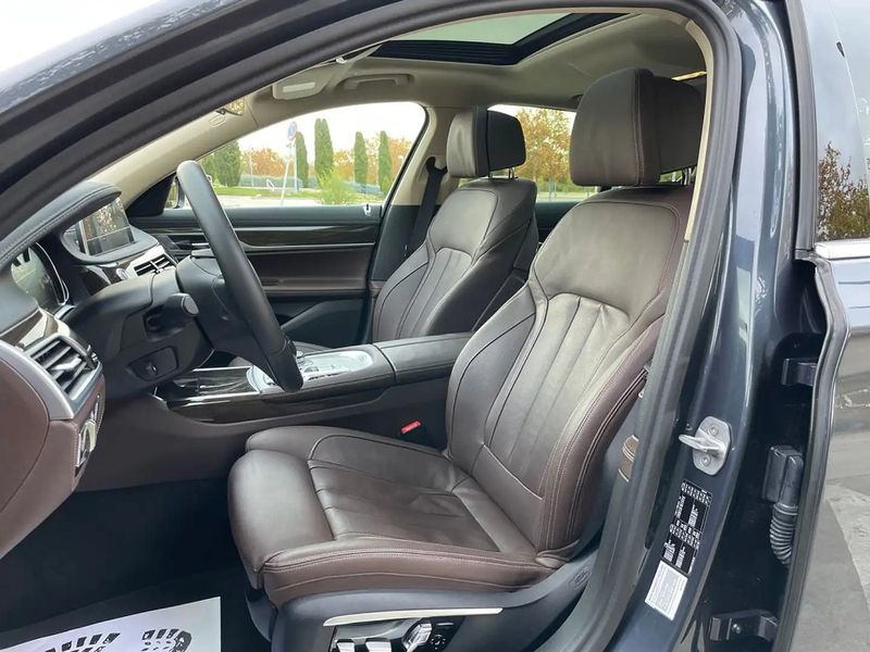 BMW 7 Series • 2017 • 137,000 km 10