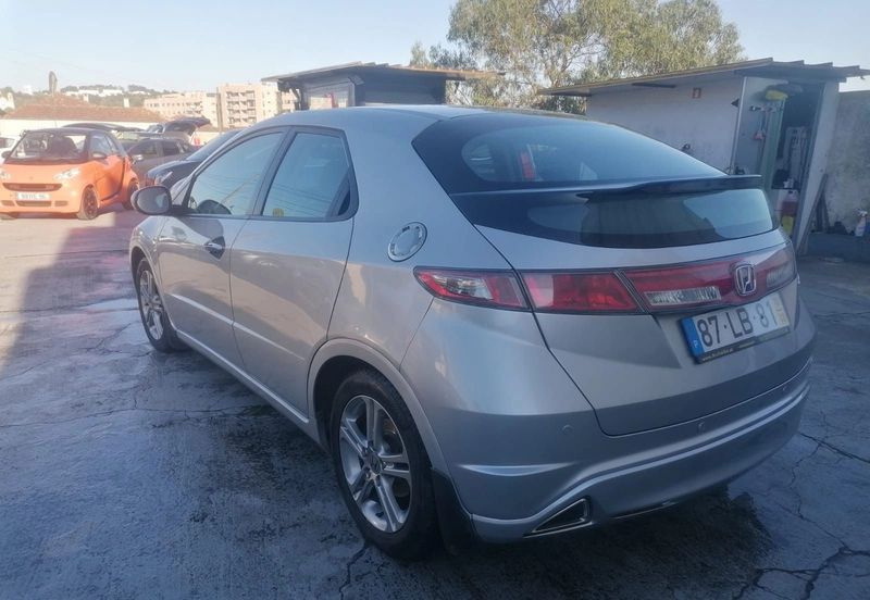 Honda Civic • 2010 • 198,000 km 2