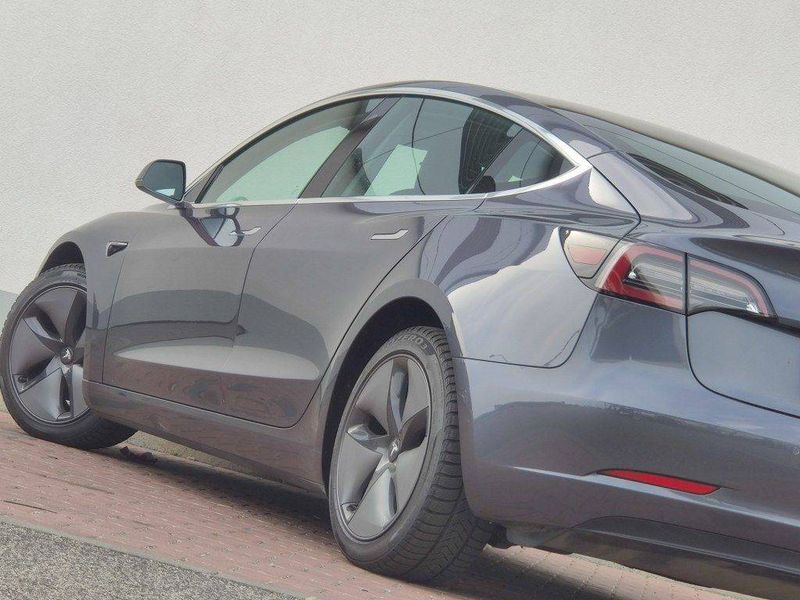 Tesla Model 3 • 2019 • 43,150 km 3