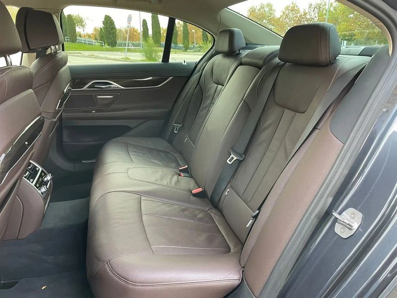 BMW 7 Series • 2017 • 137,000 km 11