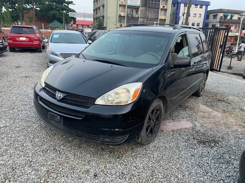 Toyota Sienna • 2005 • 106,354 km 1