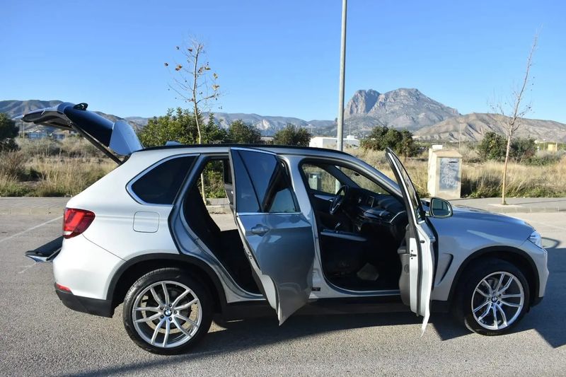 BMW X5 • 2017 • 122,000 km 2