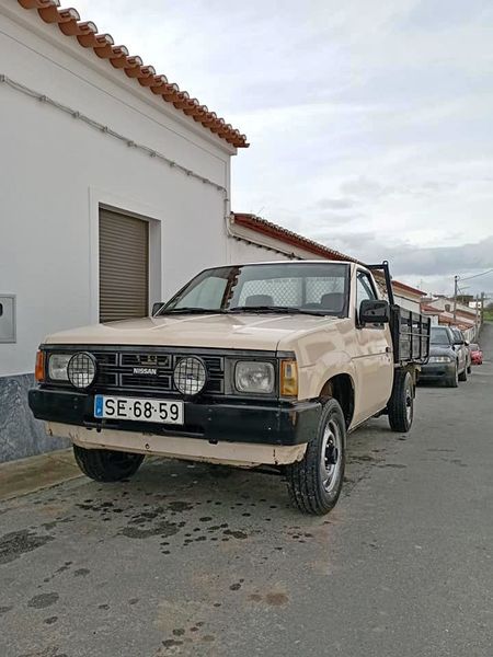 Nissan Pickup • 1990 • 224,000 km 4