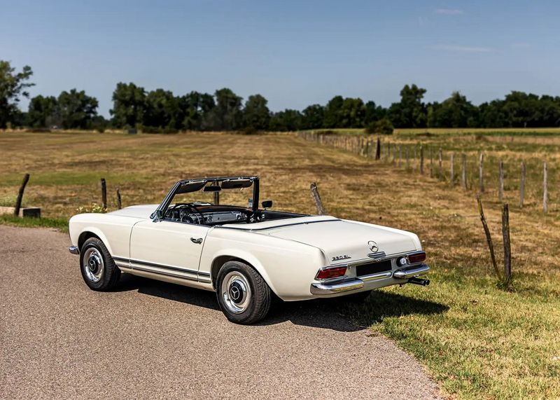 Mercedes-Benz SL • 1965 • 45,000 km 2