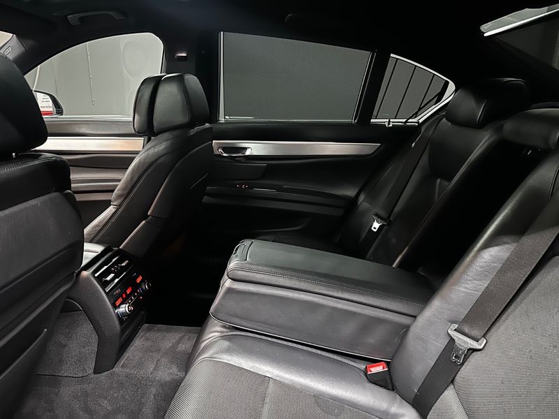 BMW 7 Series • 2013 • 164,000 km 6