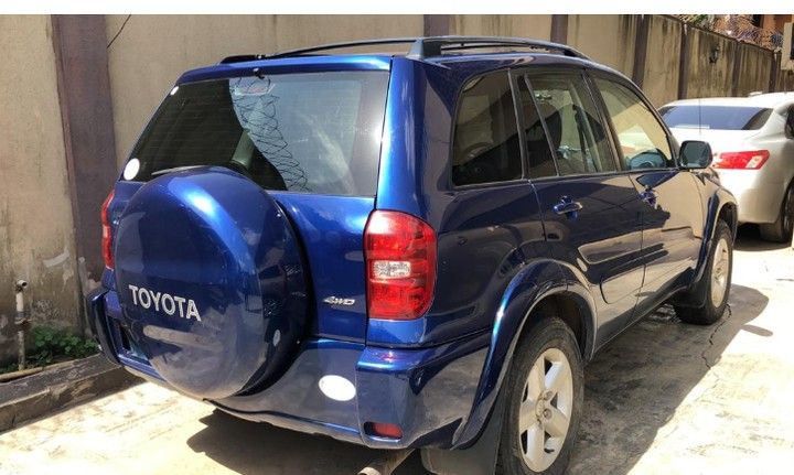 Toyota RAV4 • 2008 • 32 km 3