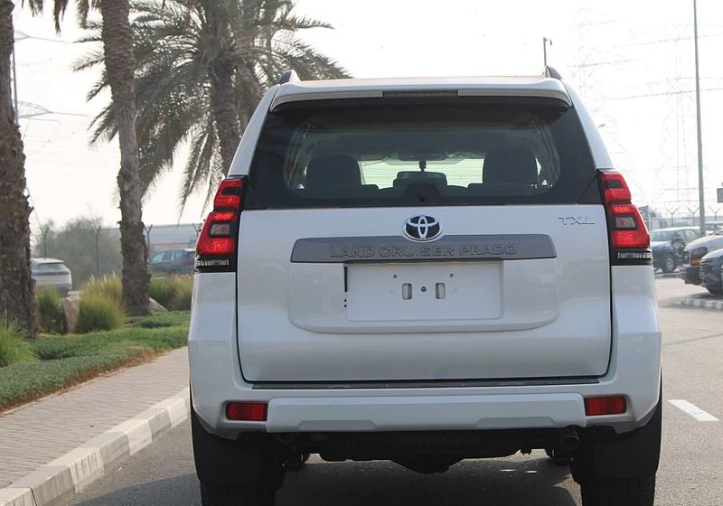 Toyota Land Cruiser • 2023 • 32,000 km 5