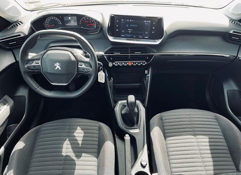 Peugeot 2008 • 2020 • 50,000 km 3