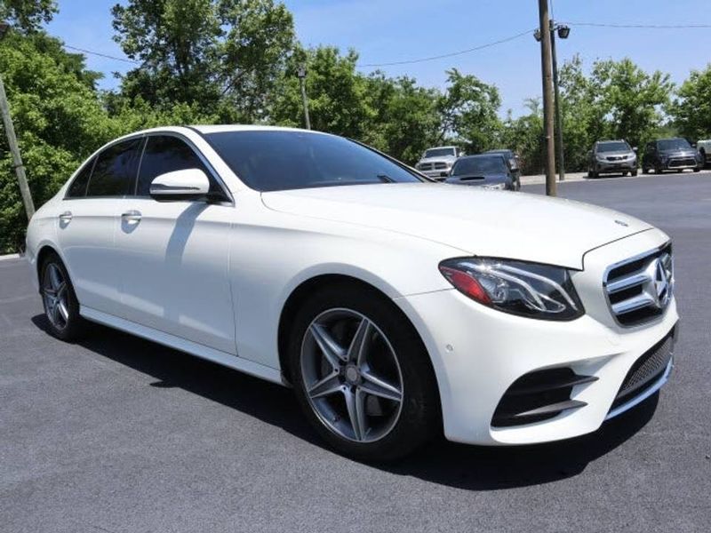 Mercedes-Benz 230 - 300 CE Coupé • 2021 • 20,700 km 1