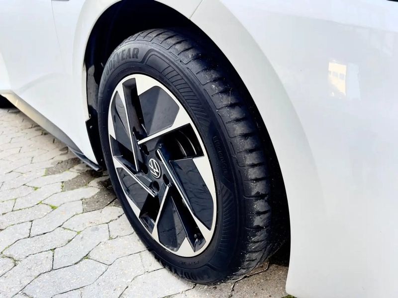 Volkswagen ID.4 • 2021 • 48,000 km 12