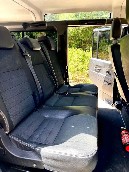 Land Rover Defender • 2010 • 101,000 km 10