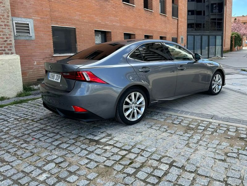 Lexus IS • 2015 • 139,000 km 7