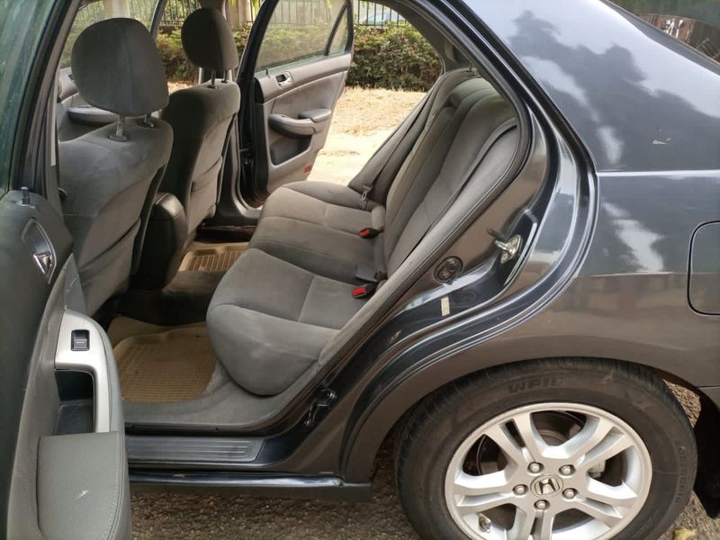 Honda Accord • 2006 • 111,111 km 4