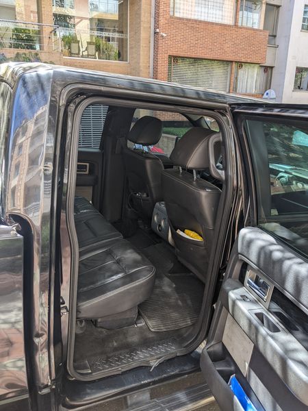 Ford E-150 • 2010 • 224,000 km 3