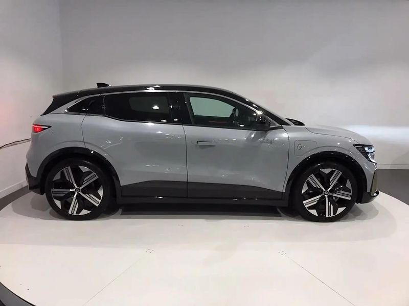 Renault Mégane • 2023 • 12,222 km 6