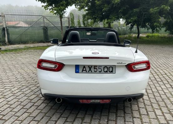 Fiat 124 Spider • 2018 • 12,380 km 6