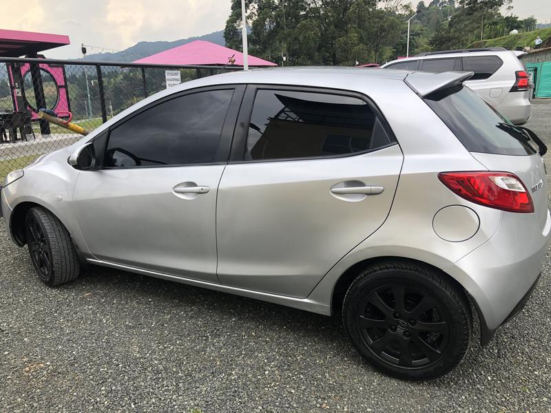 Mazda 2 • 2010 • 131,000 km 4